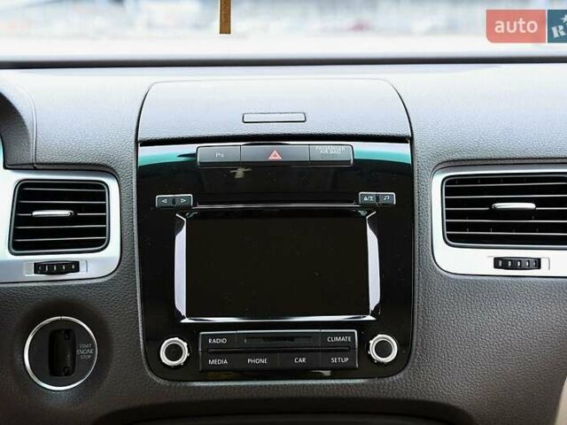 Черный Фольксваген Туарег, объемом двигателя 2.97 л и пробегом 275 тыс. км за 22000 $, фото 25 на Automoto.ua