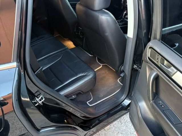 Чорний Фольксваген Туарег, об'ємом двигуна 3 л та пробігом 310 тис. км за 15500 $, фото 10 на Automoto.ua