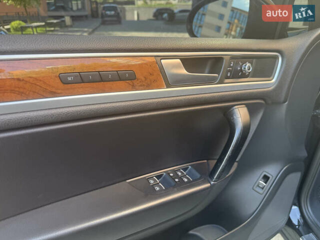 Черный Фольксваген Туарег, объемом двигателя 2.97 л и пробегом 280 тыс. км за 17500 $, фото 11 на Automoto.ua