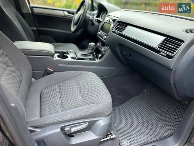 Чорний Фольксваген Туарег, об'ємом двигуна 3 л та пробігом 210 тис. км за 16500 $, фото 15 на Automoto.ua