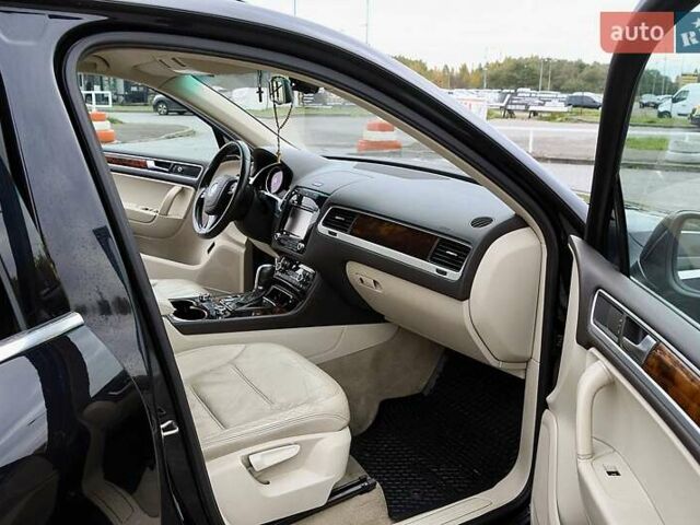 Черный Фольксваген Туарег, объемом двигателя 2.97 л и пробегом 275 тыс. км за 22000 $, фото 20 на Automoto.ua