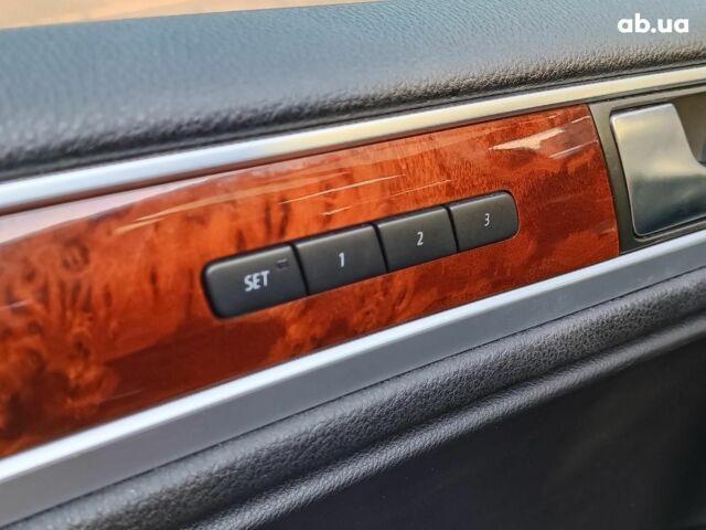 Черный Фольксваген Туарег, объемом двигателя 3 л и пробегом 207 тыс. км за 18990 $, фото 25 на Automoto.ua