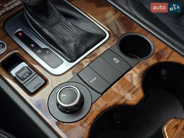 Чорний Фольксваген Туарег, об'ємом двигуна 3 л та пробігом 180 тис. км за 15499 $, фото 37 на Automoto.ua