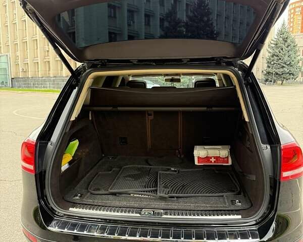 Черный Фольксваген Туарег, объемом двигателя 3.6 л и пробегом 290 тыс. км за 15200 $, фото 12 на Automoto.ua