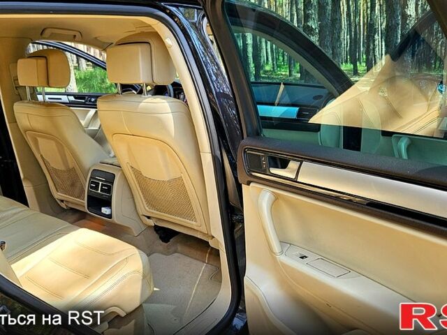 Черный Фольксваген Туарег, объемом двигателя 3 л и пробегом 350 тыс. км за 18500 $, фото 5 на Automoto.ua