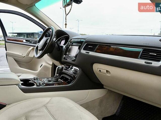 Черный Фольксваген Туарег, объемом двигателя 2.97 л и пробегом 275 тыс. км за 22000 $, фото 21 на Automoto.ua