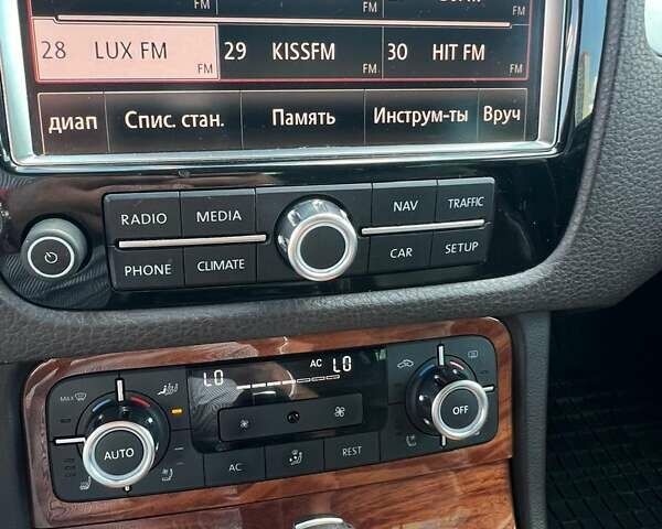 Чорний Фольксваген Туарег, об'ємом двигуна 2.97 л та пробігом 276 тис. км за 15000 $, фото 16 на Automoto.ua