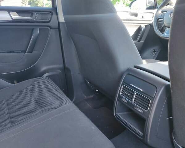 Черный Фольксваген Туарег, объемом двигателя 2.97 л и пробегом 214 тыс. км за 16600 $, фото 13 на Automoto.ua