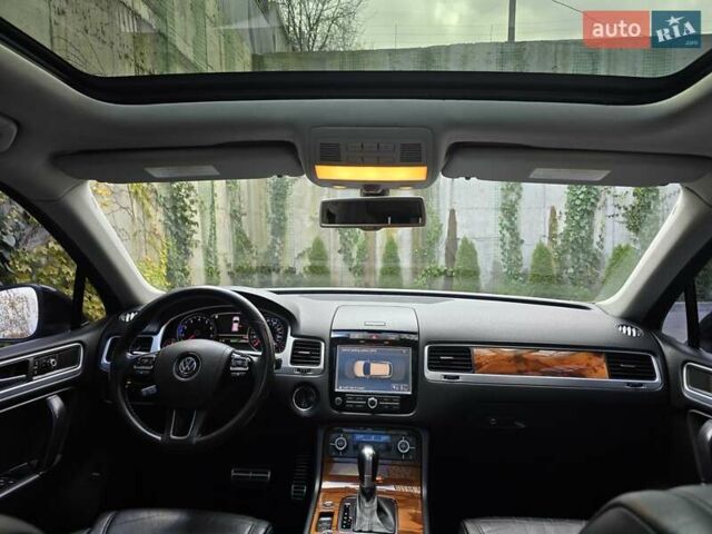 Черный Фольксваген Туарег, объемом двигателя 3 л и пробегом 180 тыс. км за 15499 $, фото 1 на Automoto.ua