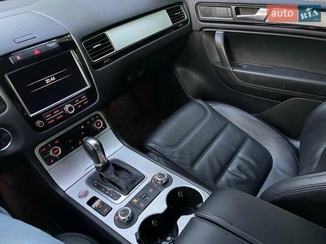 Чорний Фольксваген Туарег, об'ємом двигуна 2.97 л та пробігом 288 тис. км за 22450 $, фото 7 на Automoto.ua