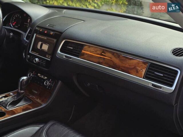 Чорний Фольксваген Туарег, об'ємом двигуна 3 л та пробігом 180 тис. км за 15499 $, фото 43 на Automoto.ua