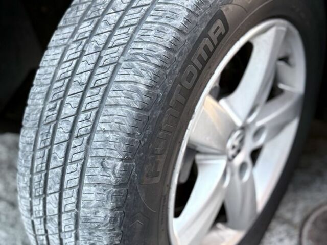 Чорний Фольксваген Туарег, об'ємом двигуна 3 л та пробігом 310 тис. км за 15500 $, фото 11 на Automoto.ua