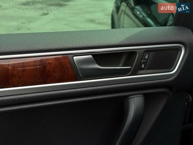 Черный Фольксваген Туарег, объемом двигателя 2.97 л и пробегом 349 тыс. км за 16500 $, фото 27 на Automoto.ua