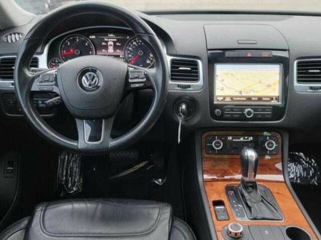 Черный Фольксваген Туарег, объемом двигателя 3 л и пробегом 236 тыс. км за 2700 $, фото 15 на Automoto.ua