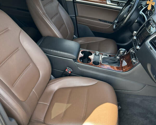 Черный Фольксваген Туарег, объемом двигателя 3 л и пробегом 294 тыс. км за 18500 $, фото 4 на Automoto.ua