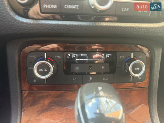 Черный Фольксваген Туарег, объемом двигателя 2.97 л и пробегом 280 тыс. км за 17500 $, фото 29 на Automoto.ua