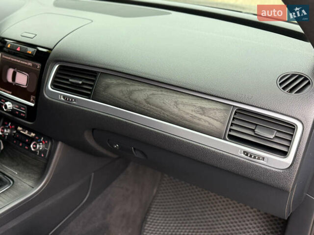 Чорний Фольксваген Туарег, об'ємом двигуна 2.97 л та пробігом 230 тис. км за 19999 $, фото 10 на Automoto.ua