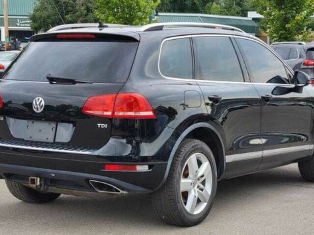 Черный Фольксваген Туарег, объемом двигателя 3 л и пробегом 236 тыс. км за 2700 $, фото 3 на Automoto.ua