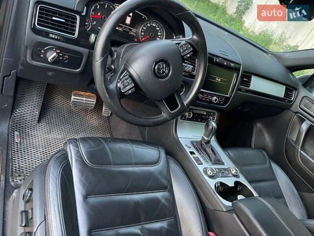 Чорний Фольксваген Туарег, об'ємом двигуна 2.97 л та пробігом 288 тис. км за 22450 $, фото 5 на Automoto.ua