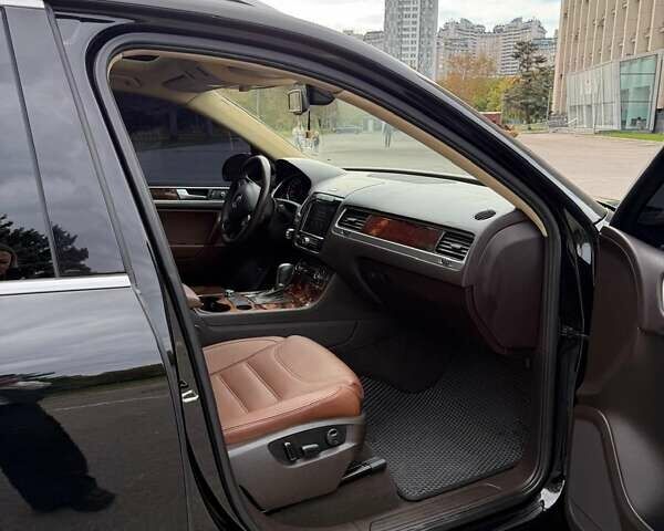 Черный Фольксваген Туарег, объемом двигателя 3.6 л и пробегом 290 тыс. км за 15200 $, фото 14 на Automoto.ua