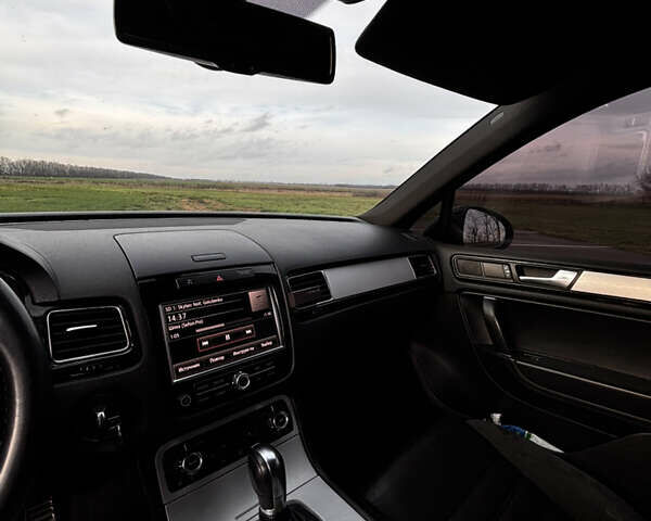 Чорний Фольксваген Туарег, об'ємом двигуна 2.97 л та пробігом 318 тис. км за 18500 $, фото 12 на Automoto.ua