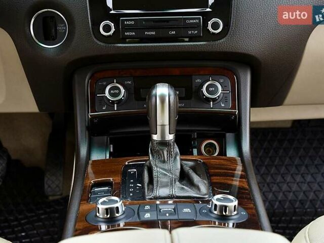 Черный Фольксваген Туарег, объемом двигателя 2.97 л и пробегом 275 тыс. км за 22000 $, фото 24 на Automoto.ua