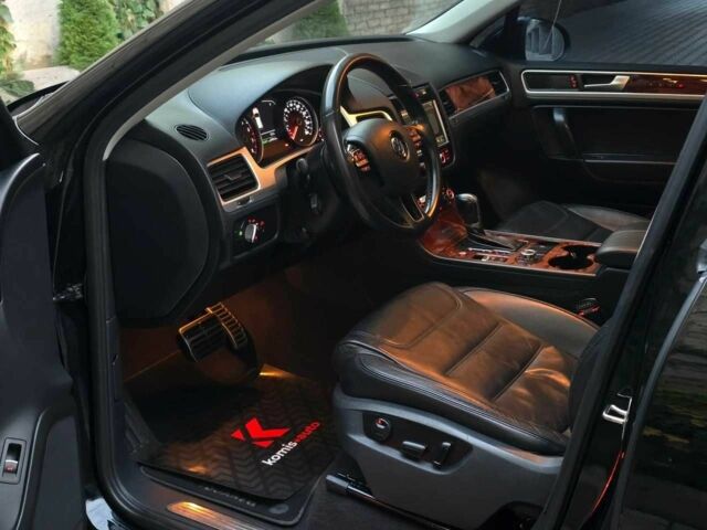 Чорний Фольксваген Туарег, об'ємом двигуна 3 л та пробігом 180 тис. км за 14499 $, фото 5 на Automoto.ua