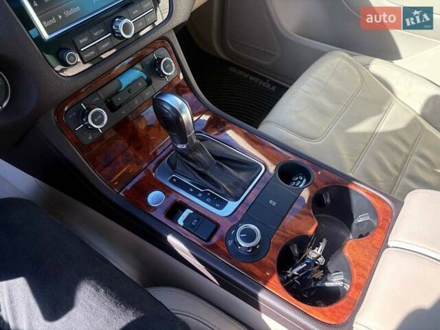 Черный Фольксваген Туарег, объемом двигателя 2.97 л и пробегом 267 тыс. км за 16000 $, фото 12 на Automoto.ua