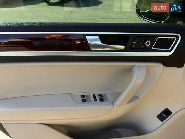 Черный Фольксваген Туарег, объемом двигателя 2.97 л и пробегом 267 тыс. км за 16000 $, фото 2 на Automoto.ua