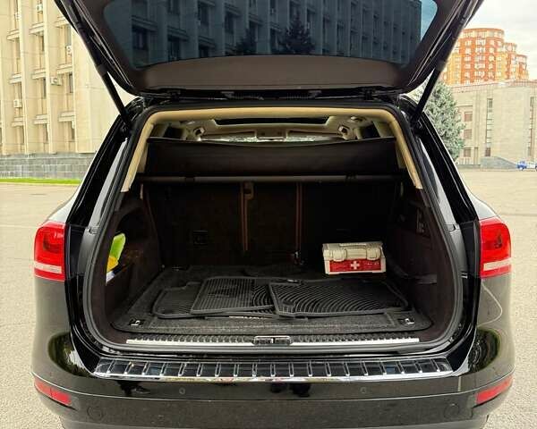 Черный Фольксваген Туарег, объемом двигателя 3.6 л и пробегом 290 тыс. км за 15200 $, фото 13 на Automoto.ua