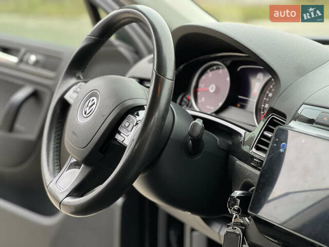 Черный Фольксваген Туарег, объемом двигателя 3 л и пробегом 159 тыс. км за 17500 $, фото 24 на Automoto.ua