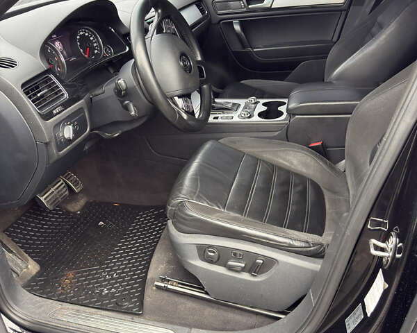 Черный Фольксваген Туарег, объемом двигателя 2.97 л и пробегом 335 тыс. км за 17700 $, фото 5 на Automoto.ua