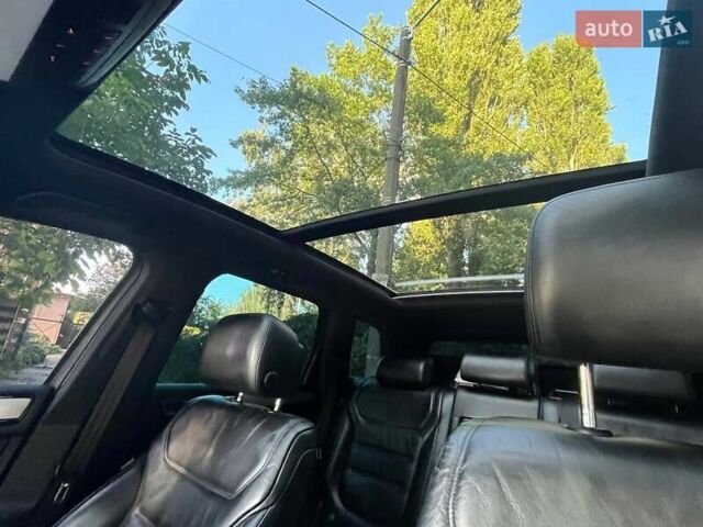 Чорний Фольксваген Туарег, об'ємом двигуна 4.2 л та пробігом 255 тис. км за 28440 $, фото 46 на Automoto.ua