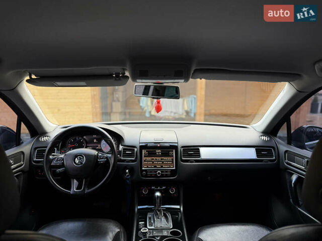 Черный Фольксваген Туарег, объемом двигателя 2.97 л и пробегом 278 тыс. км за 20000 $, фото 59 на Automoto.ua