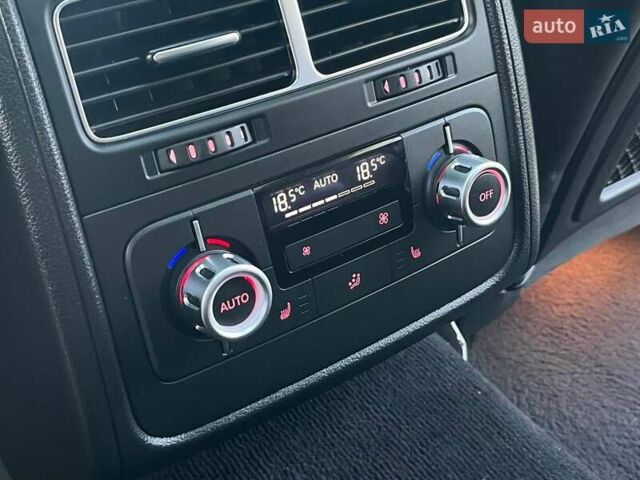 Чорний Фольксваген Туарег, об'ємом двигуна 4.2 л та пробігом 255 тис. км за 28440 $, фото 29 на Automoto.ua