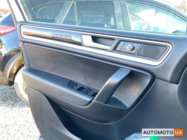 Черный Фольксваген Туарег, объемом двигателя 3 л и пробегом 235 тыс. км за 19999 $, фото 7 на Automoto.ua