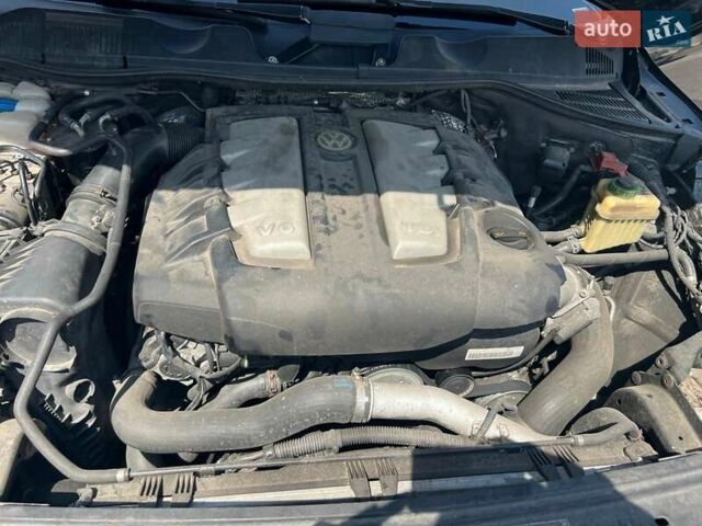 Чорний Фольксваген Туарег, об'ємом двигуна 2.97 л та пробігом 276 тис. км за 15000 $, фото 6 на Automoto.ua