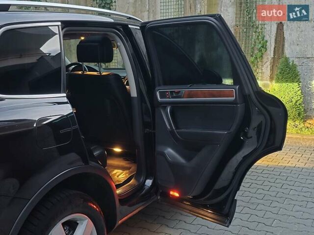 Черный Фольксваген Туарег, объемом двигателя 3 л и пробегом 180 тыс. км за 14499 $, фото 70 на Automoto.ua