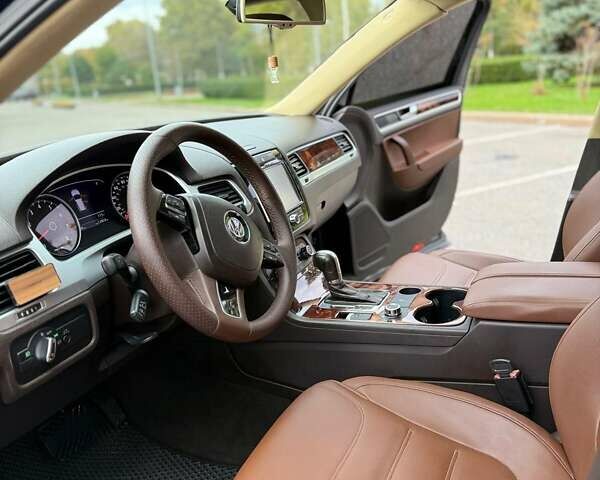 Черный Фольксваген Туарег, объемом двигателя 3.6 л и пробегом 290 тыс. км за 15200 $, фото 24 на Automoto.ua