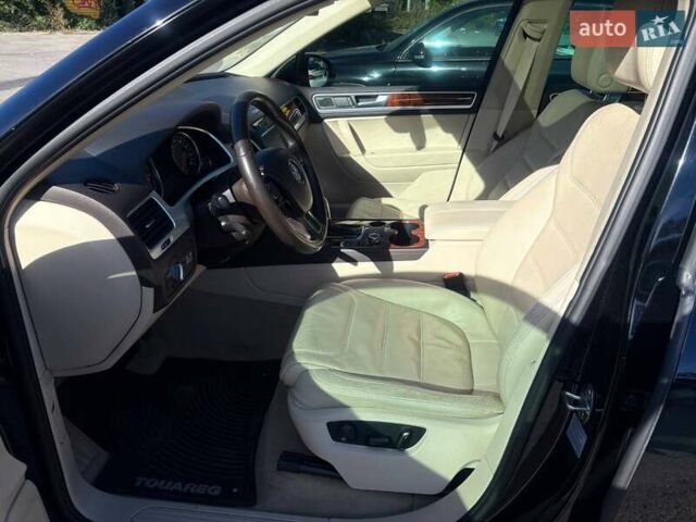 Черный Фольксваген Туарег, объемом двигателя 2.97 л и пробегом 267 тыс. км за 16000 $, фото 3 на Automoto.ua