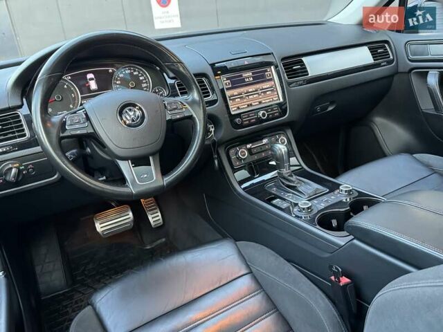 Чорний Фольксваген Туарег, об'ємом двигуна 3 л та пробігом 236 тис. км за 20750 $, фото 11 на Automoto.ua