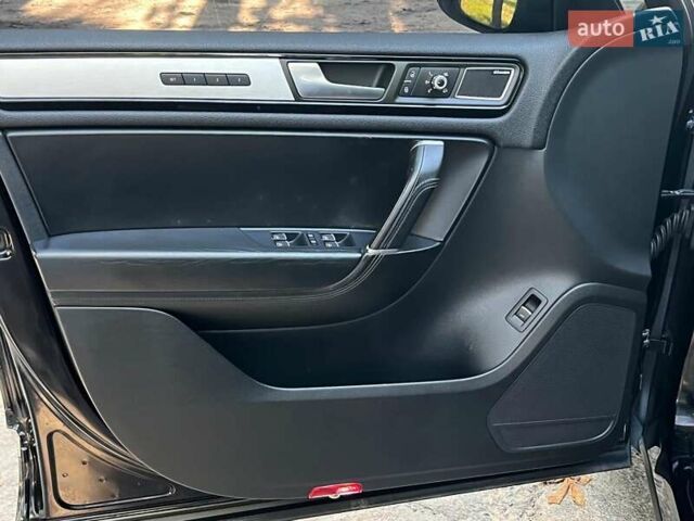 Чорний Фольксваген Туарег, об'ємом двигуна 4.2 л та пробігом 255 тис. км за 28440 $, фото 33 на Automoto.ua