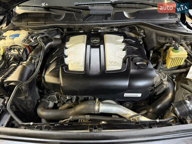 Чорний Фольксваген Туарег, об'ємом двигуна 2.97 л та пробігом 245 тис. км за 21900 $, фото 7 на Automoto.ua