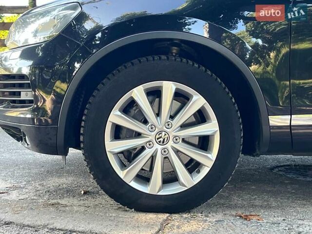 Чорний Фольксваген Туарег, об'ємом двигуна 4.2 л та пробігом 255 тис. км за 28440 $, фото 16 на Automoto.ua
