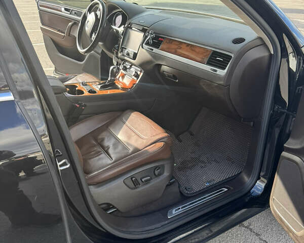 Чорний Фольксваген Туарег, об'ємом двигуна 3.6 л та пробігом 252 тис. км за 17800 $, фото 6 на Automoto.ua