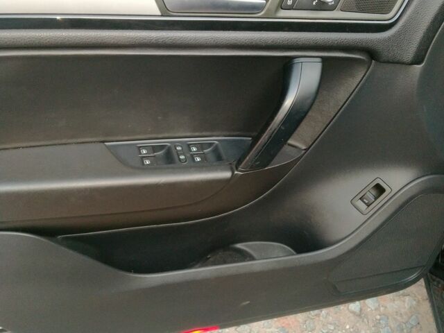 Черный Фольксваген Туарег, объемом двигателя 3 л и пробегом 240 тыс. км за 17500 $, фото 5 на Automoto.ua