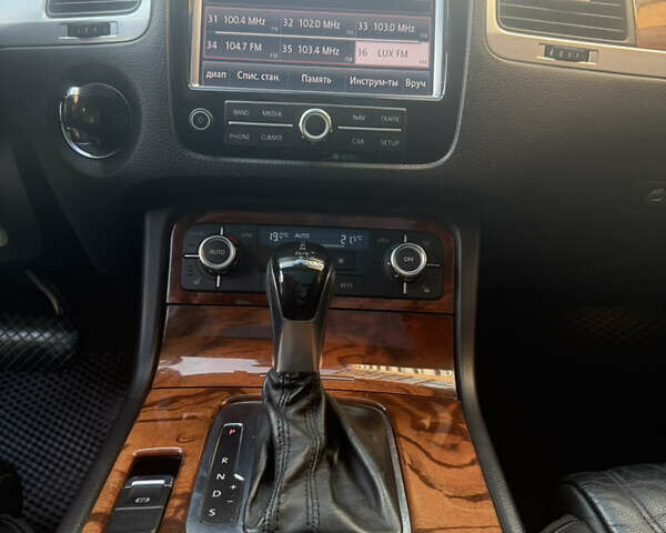 Черный Фольксваген Туарег, объемом двигателя 2.97 л и пробегом 280 тыс. км за 17500 $, фото 17 на Automoto.ua