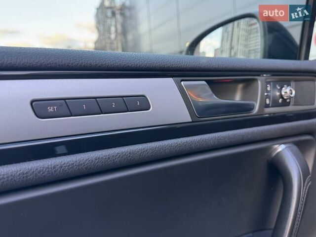 Чорний Фольксваген Туарег, об'ємом двигуна 3 л та пробігом 236 тис. км за 20750 $, фото 25 на Automoto.ua