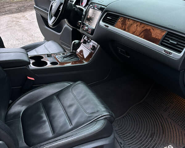 Черный Фольксваген Туарег, объемом двигателя 3 л и пробегом 216 тыс. км за 19500 $, фото 28 на Automoto.ua