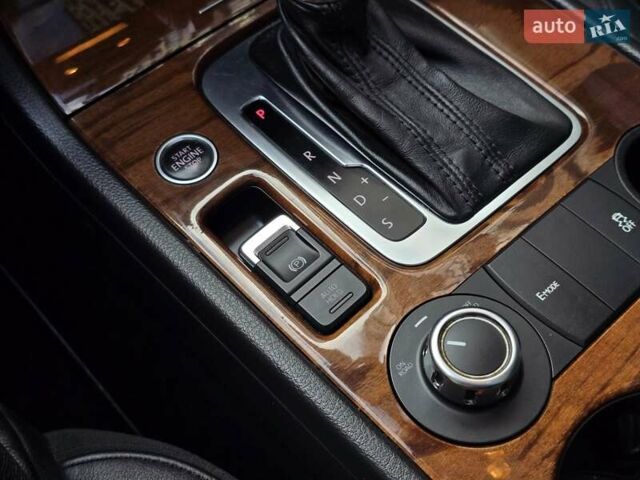 Чорний Фольксваген Туарег, об'ємом двигуна 3 л та пробігом 180 тис. км за 15499 $, фото 36 на Automoto.ua